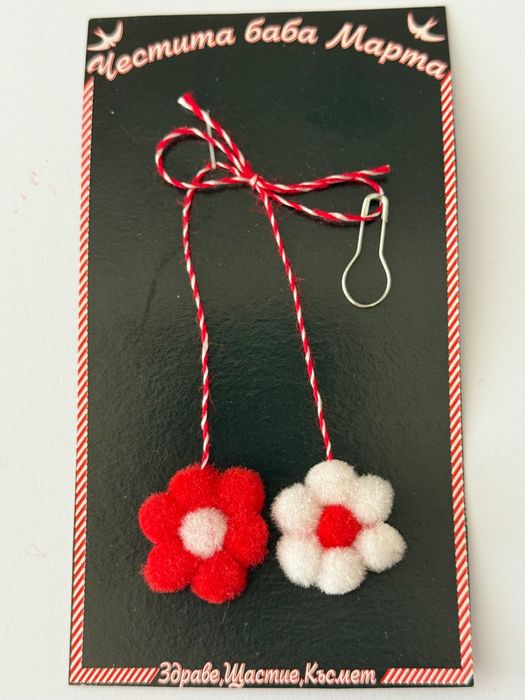 Продавам ръчно изработени мартеници!