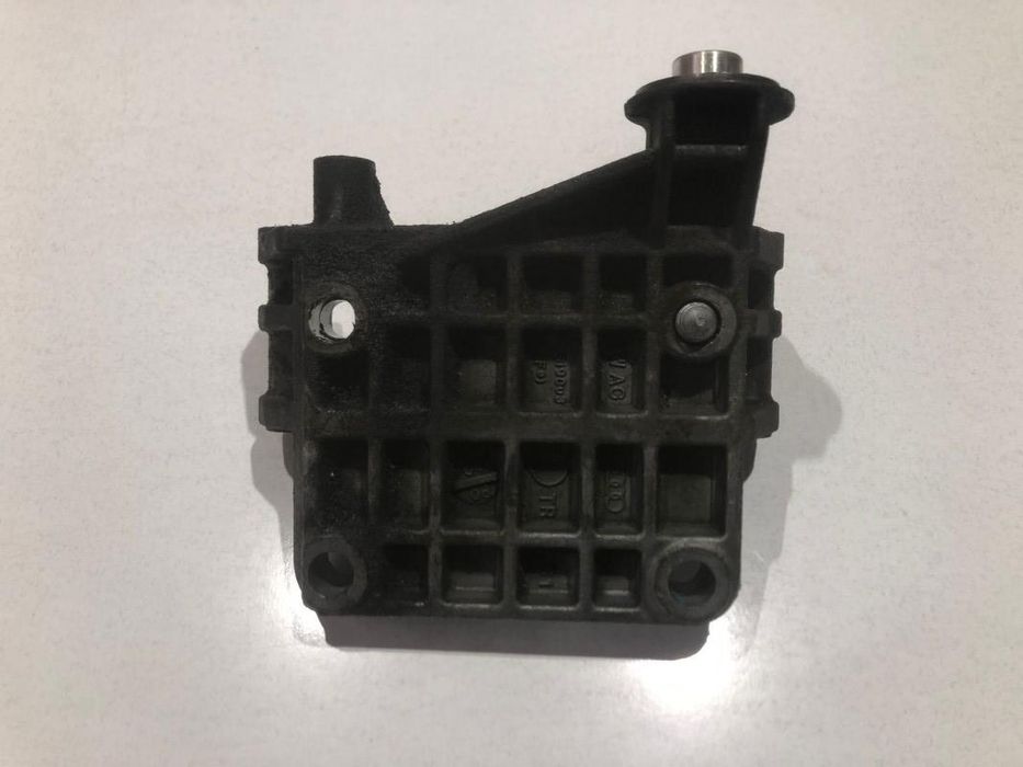 Suport alternator Audi A8 4E D3 3.0 tdi 059903143k