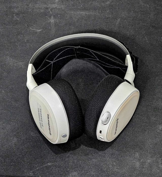 Игровые наушники Steelseries Arctis 7