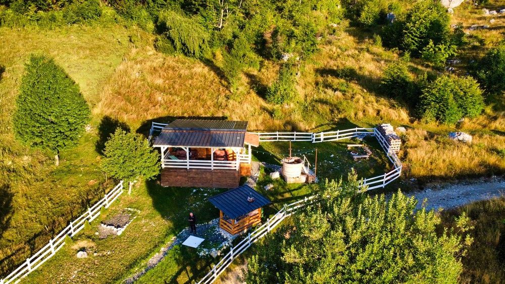 Cabană de închiriat cu ciubăr Himalaya Lodge în inima munților Apuseni