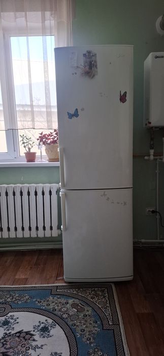 Холодильник ,LG  белый