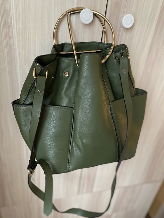 Зелена кожена чанта на Zara