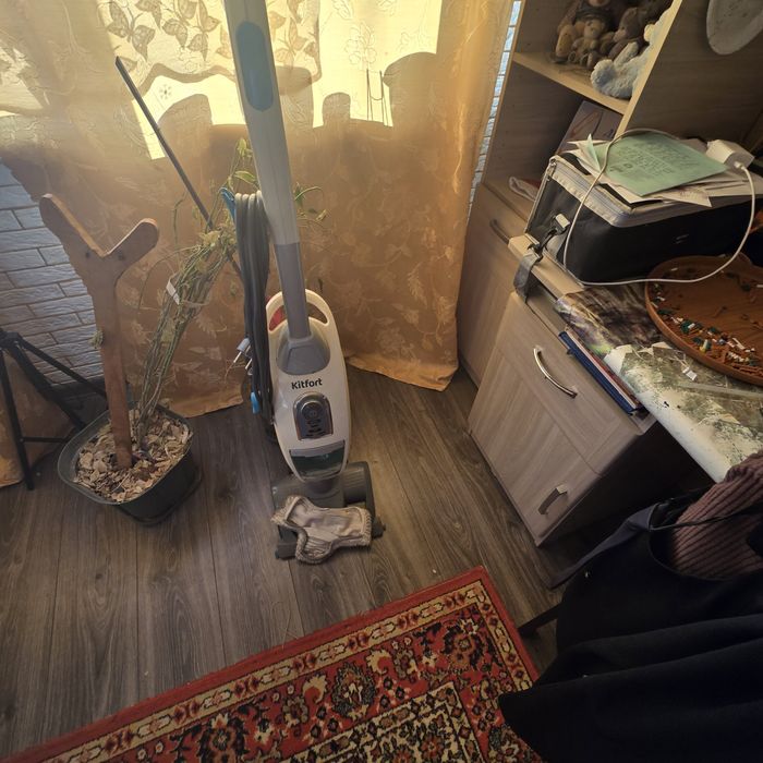 Пылесос почти новый