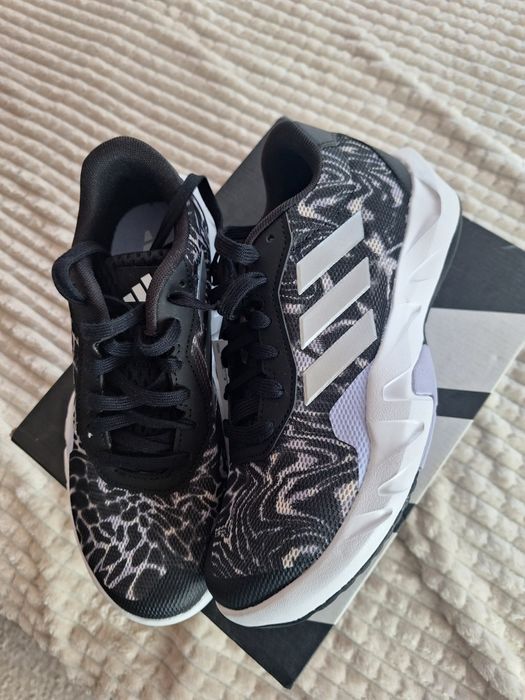 Маратонки на Adidas нови за 85лв