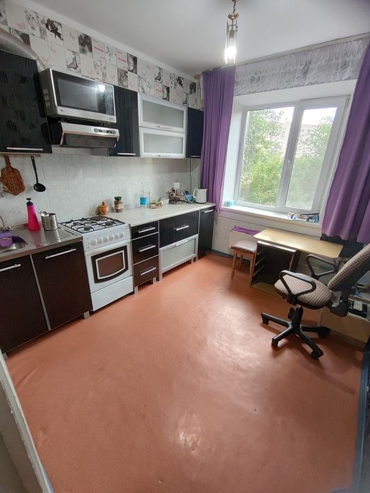 Продается 3-комн (7-30, 1 эт)