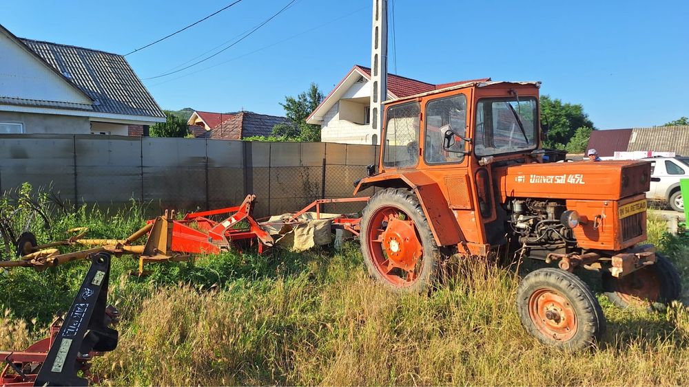 Tractor Universal 445L