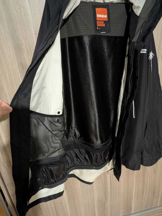 Сноуборд яке ThirtyTwo Spring Break