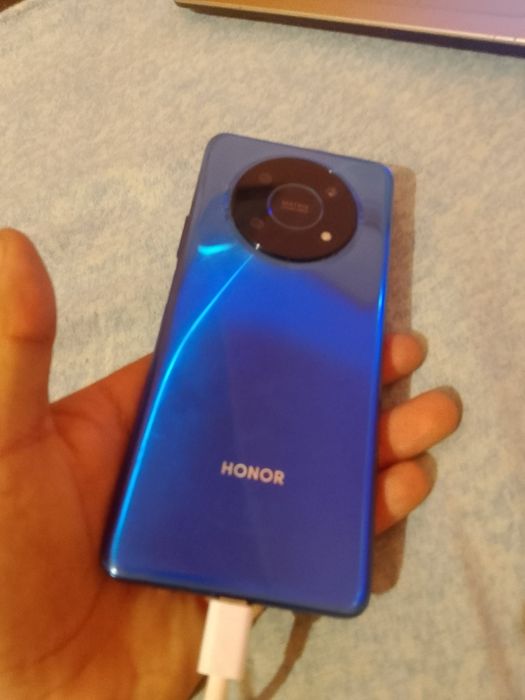 HONOR  mai multe detalii în privat