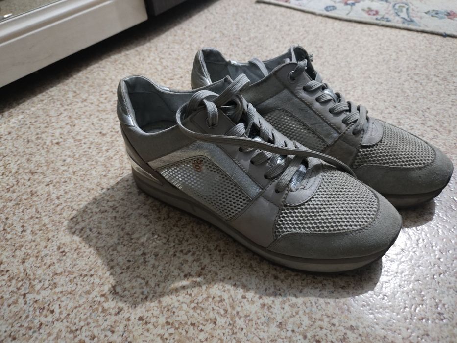 Женьскии кросовка