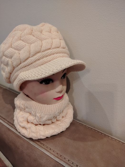 Продам комплект шапка+снуд