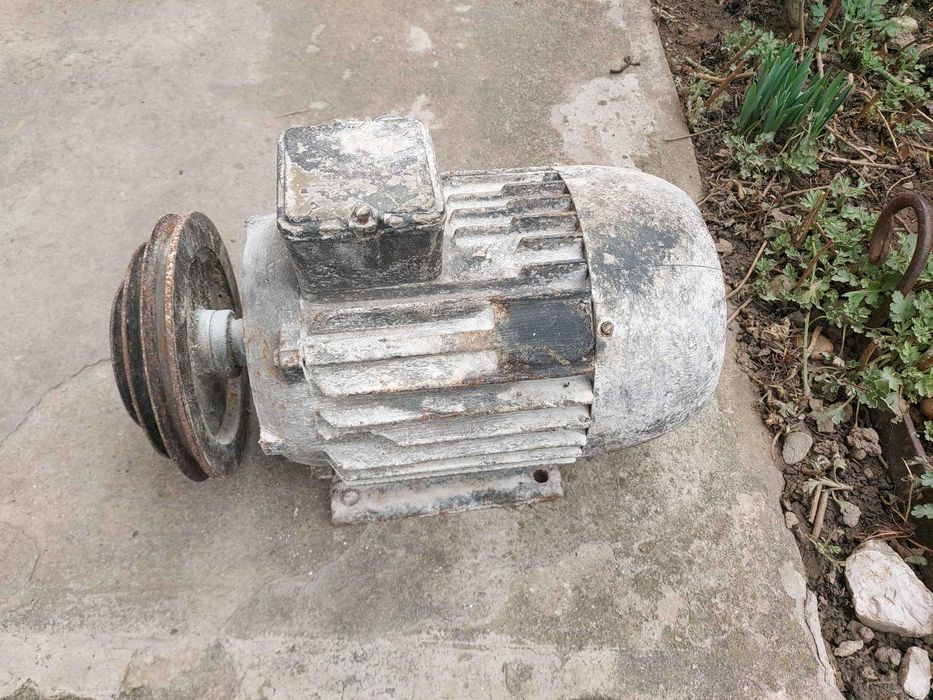 Motor trifazic cu fulie, diametre variabile. 1,5 KW