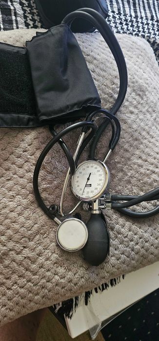 stetoscop si aparat luat tensiunea
