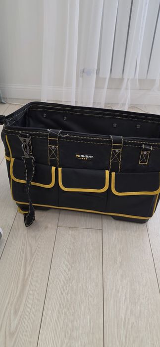 Продам профессиональный моющий пылесос Karcher Puzzi 10/2