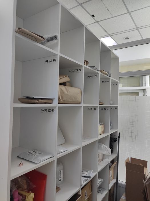 Продам ресепшен тумбу и стеллаж