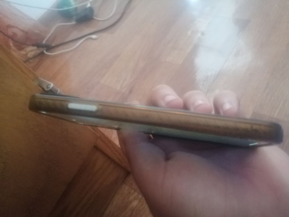 Vând iPhone xs și iPhone 7 la 170 de lei ambele telefoane funcționează perfect xs are sticla crăpata in rest totul e funcțional trebuie doar activate!