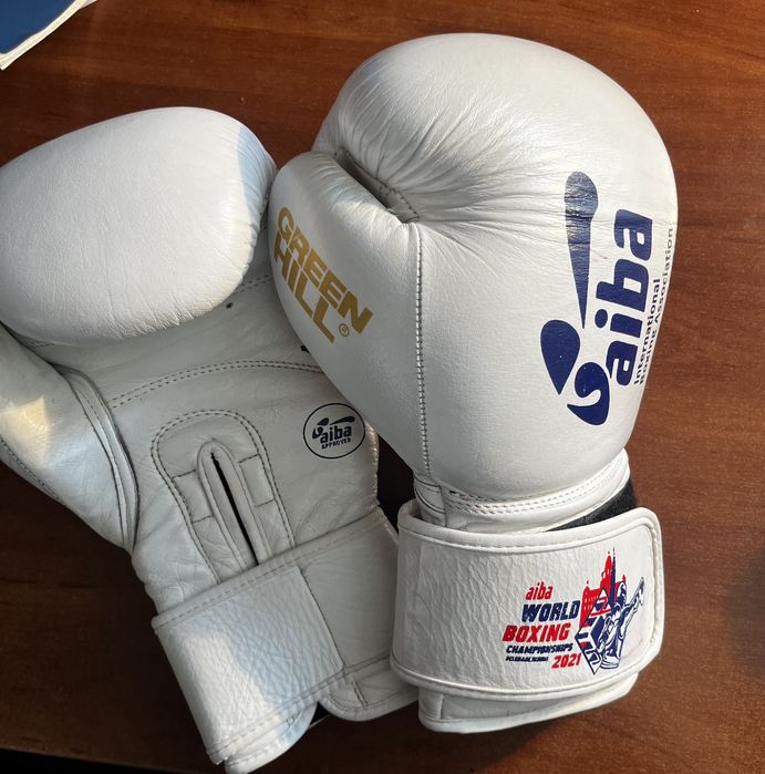 Боксерские перчатки aiba