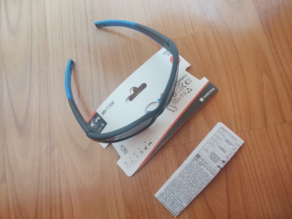 Vând ochelari de soare pentru copii