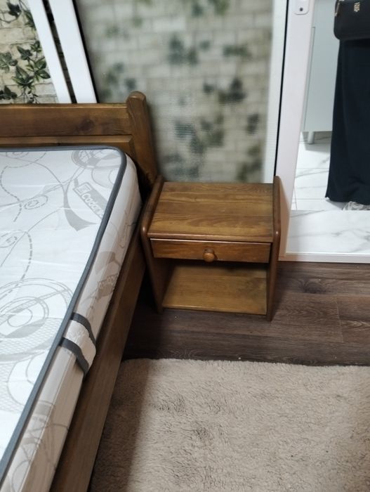 Pat matrimonial cu noptieră