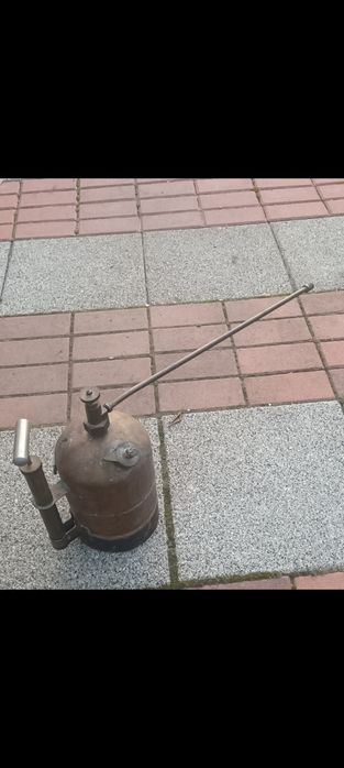 Pompa veche din alama