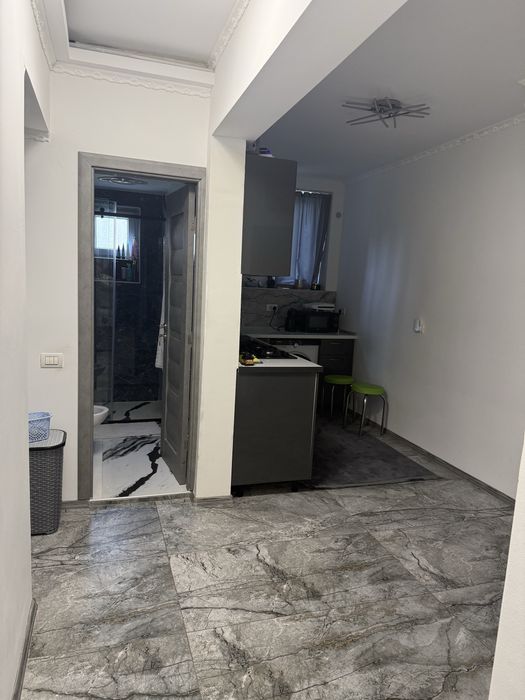 Inchiriez apartament