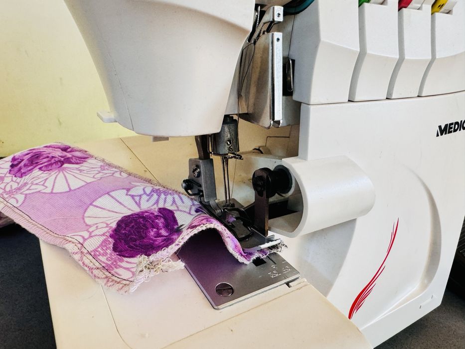 Masina de surfilat 4 fire Medion