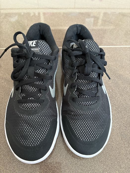 Adidasi Nike marimea 40