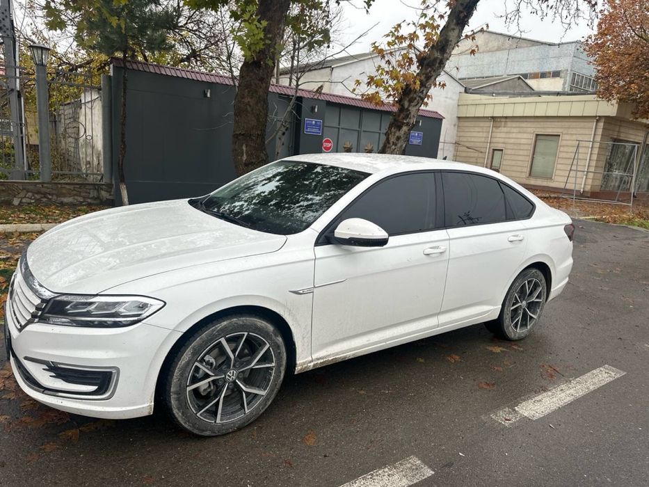 Volkswagen e-lavida 2021