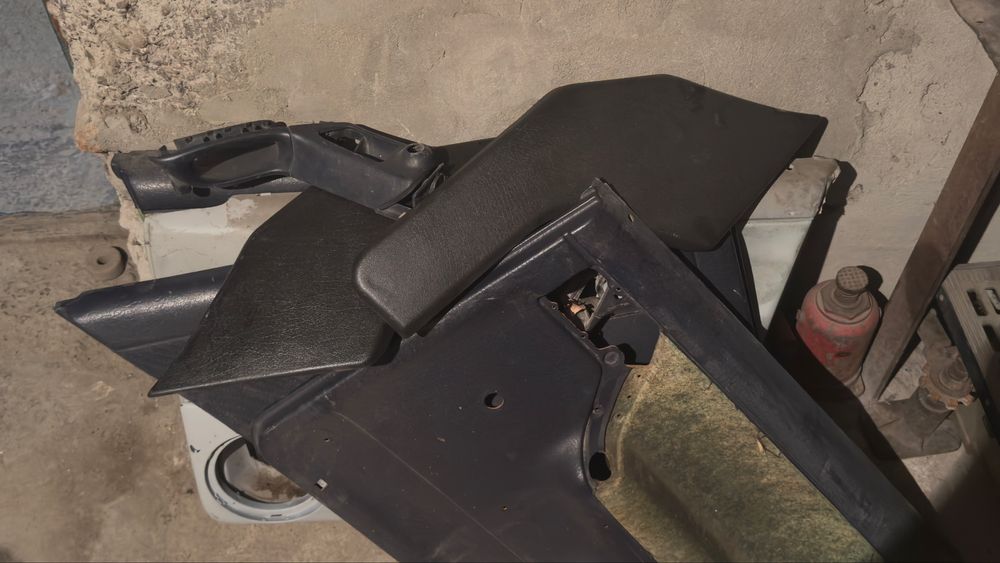 Продам дверные карты гольф 3