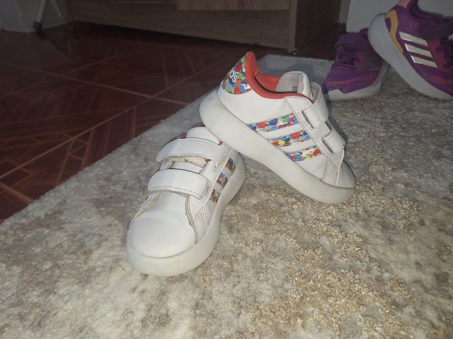 Vând adidași copii