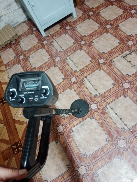 Продам металоискатель