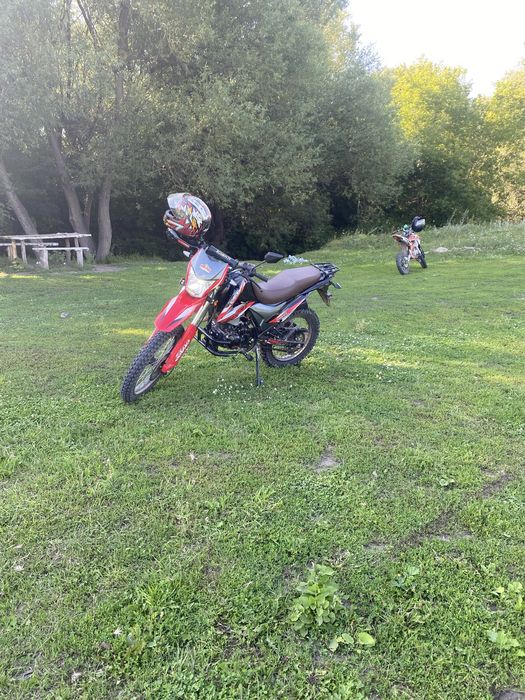 Продам мотоцикл эндуро 250