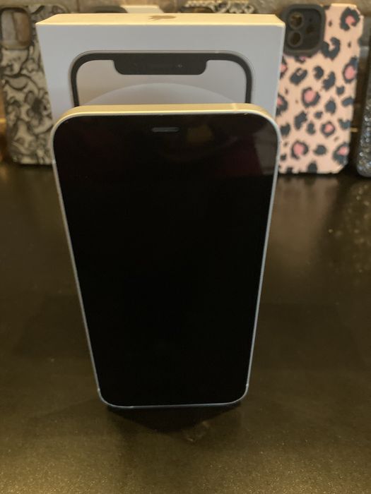 Продавам Iphone 12  white