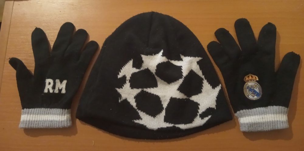 Set caciula și mănuși Real Madrid ,folosite ,in stare buna