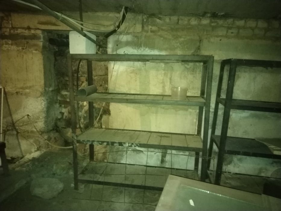 Продам стелажы срочно