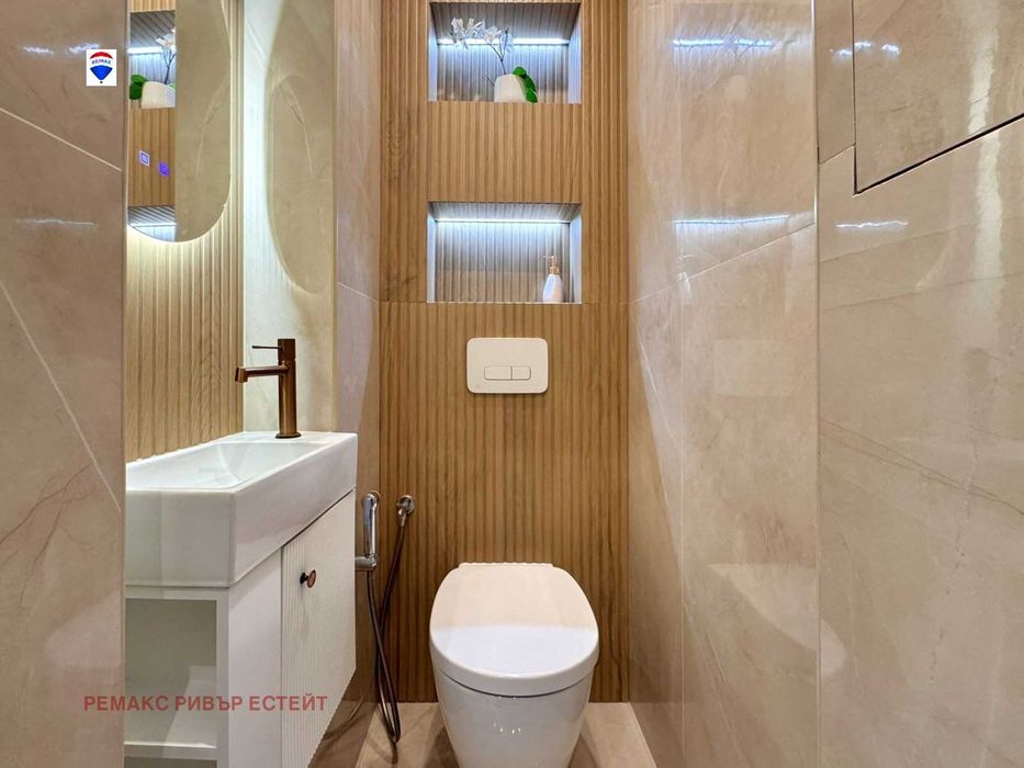 Продава се Тристаен апартамент в Русе, Център - 93 кв.м за 2075 €/кв.м - Снимка #3