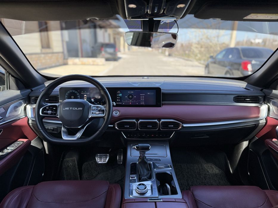 Jetour X70 plus срочна сотилади!