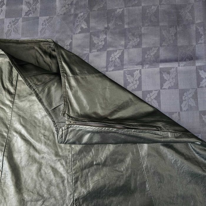 Дълга лъщяща черна кожена пола с подплата M-L размер