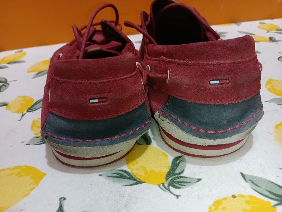 Tommy Hilfiger N 45 кожени - 15 €