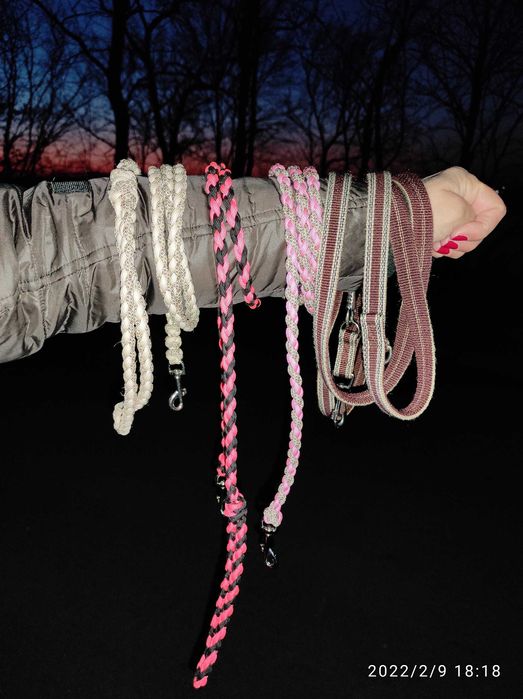 Продавам каишки,нашийници, поводи, четки, купички за храна.