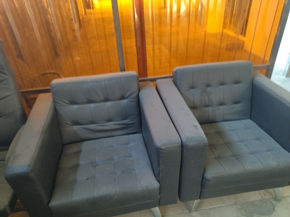 Кресло кожаный диван