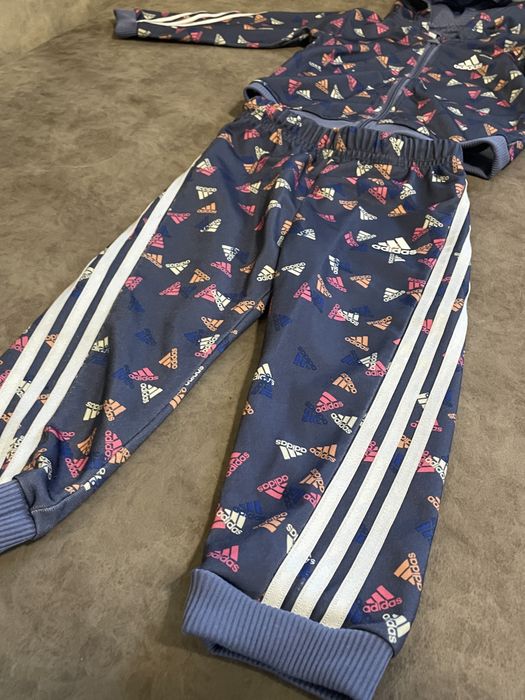 Адидас комплект за бебета 12 месеца