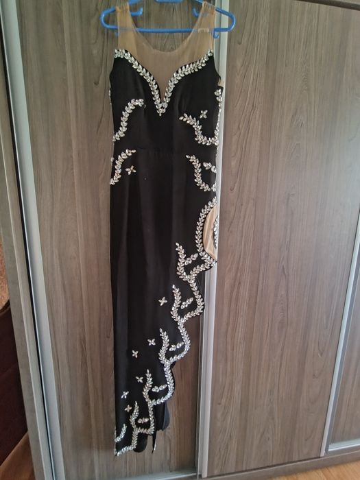 Vând rochie tip bijuterie