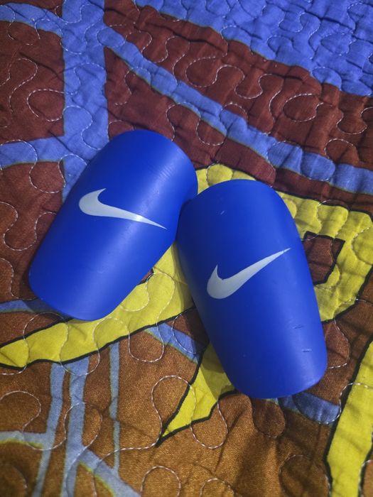 Футбольные щитки