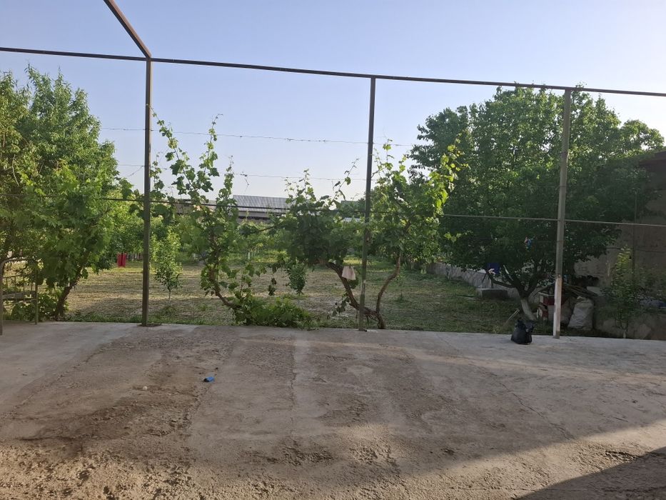 Yashashga tayyor hovli sotiladi