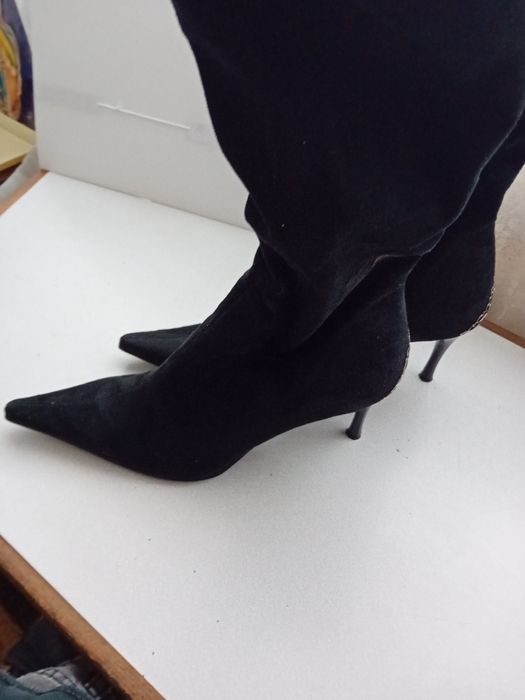 Луксозни  ботуши 39 номер. Нови  обувани два пъти .Кожата е набук, кр