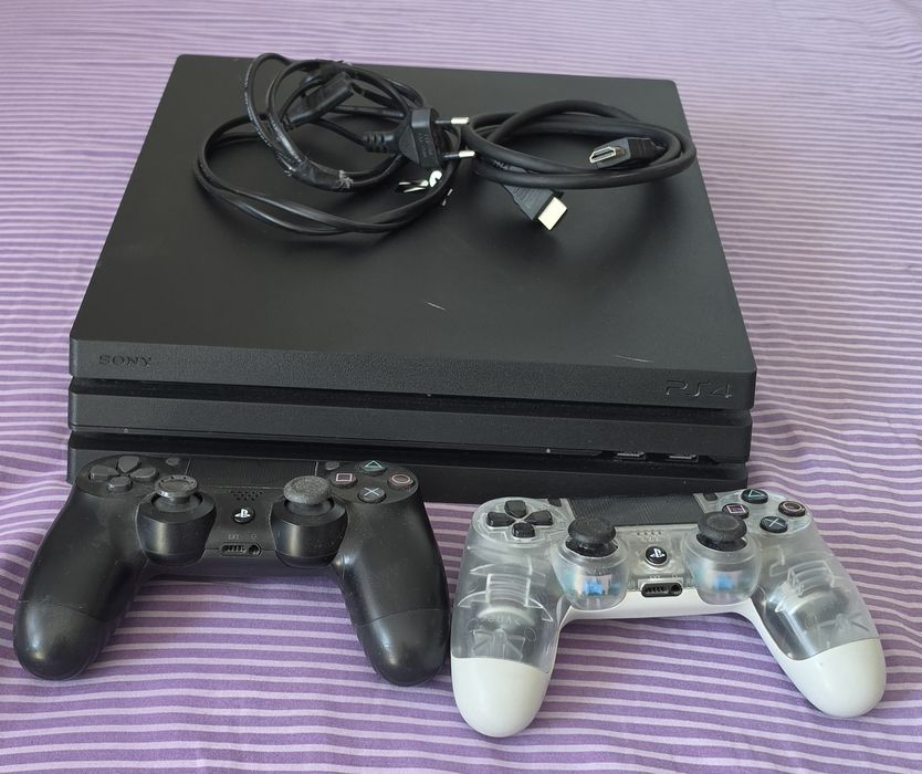 PS4 Pro Sony 1TB + 2 джойстика