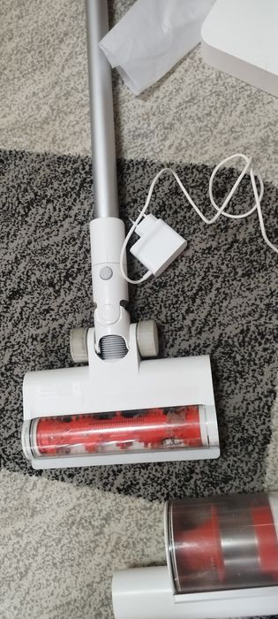 Vând aspirator Xiaomi g11 pentru piese , preț 100 pe componenta
