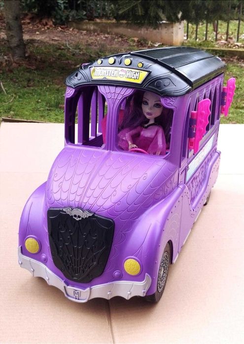 Парти-автобус с бар за кукли Монстър Хай и Барби / Monster High Bus