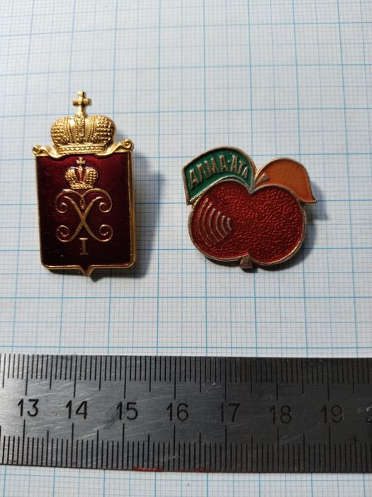 Два алюминиевых советских значка