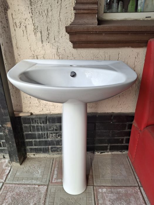 Раковины с ножкой